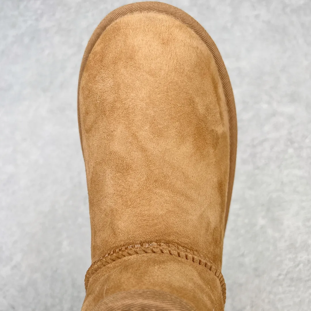 Pick up locally 💰520 UGG Zhou Dongyu's same style 6109 classic autumn and winter sheep fur integrated snow boots. All shoes are made from ZP. Longfeng A-grade Australian imported sheep fur integrated men's and women's boots. Brand OEM production line. Fully follow the ZP process. OEM original pattern maker. Adhering to the principle of no original shoes and no development selection. Pay attention to every detail. The most authentic version on the market TREADLITE "Light Wing" technology outsole Lightweight/durable/flexible/pile type [solemn after-sales commitment] If there are major quality problems such as degumming/broken bottom within one month, we will directly replace it with a new one for you! Size: 35 36 37 38 39 40 41 42 43 44 45 Coding: by2936050
